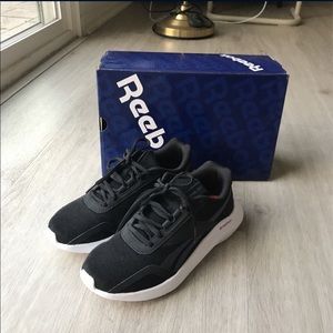 Brand New Reedbok Sneakers In Black